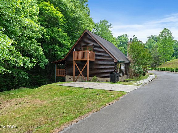 2nd image of 1316 Wedge Tailed Ln