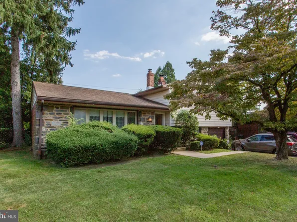 9229 Pine Rd, Philadelphia, PA 19115