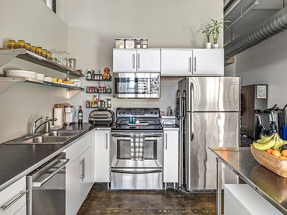 4th image of 500 Robert St #704
