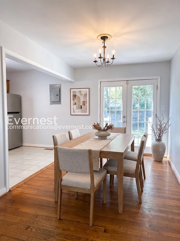3 bed, 2.0 bath, 1320 sqft, $2,195 — Photo 4