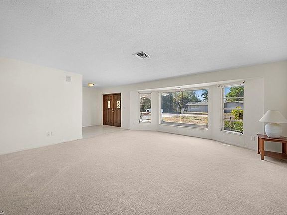 4th image of 219 SE 46th TER
