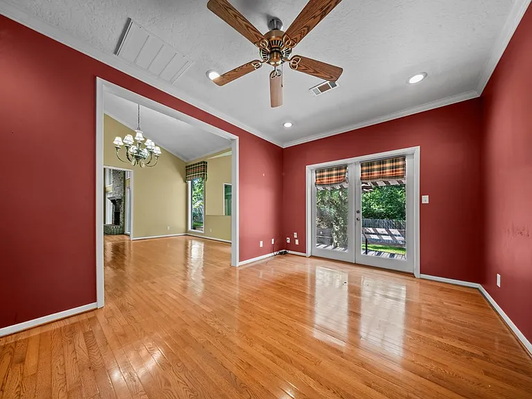 1027 Creek Bend Dr — Photo 9