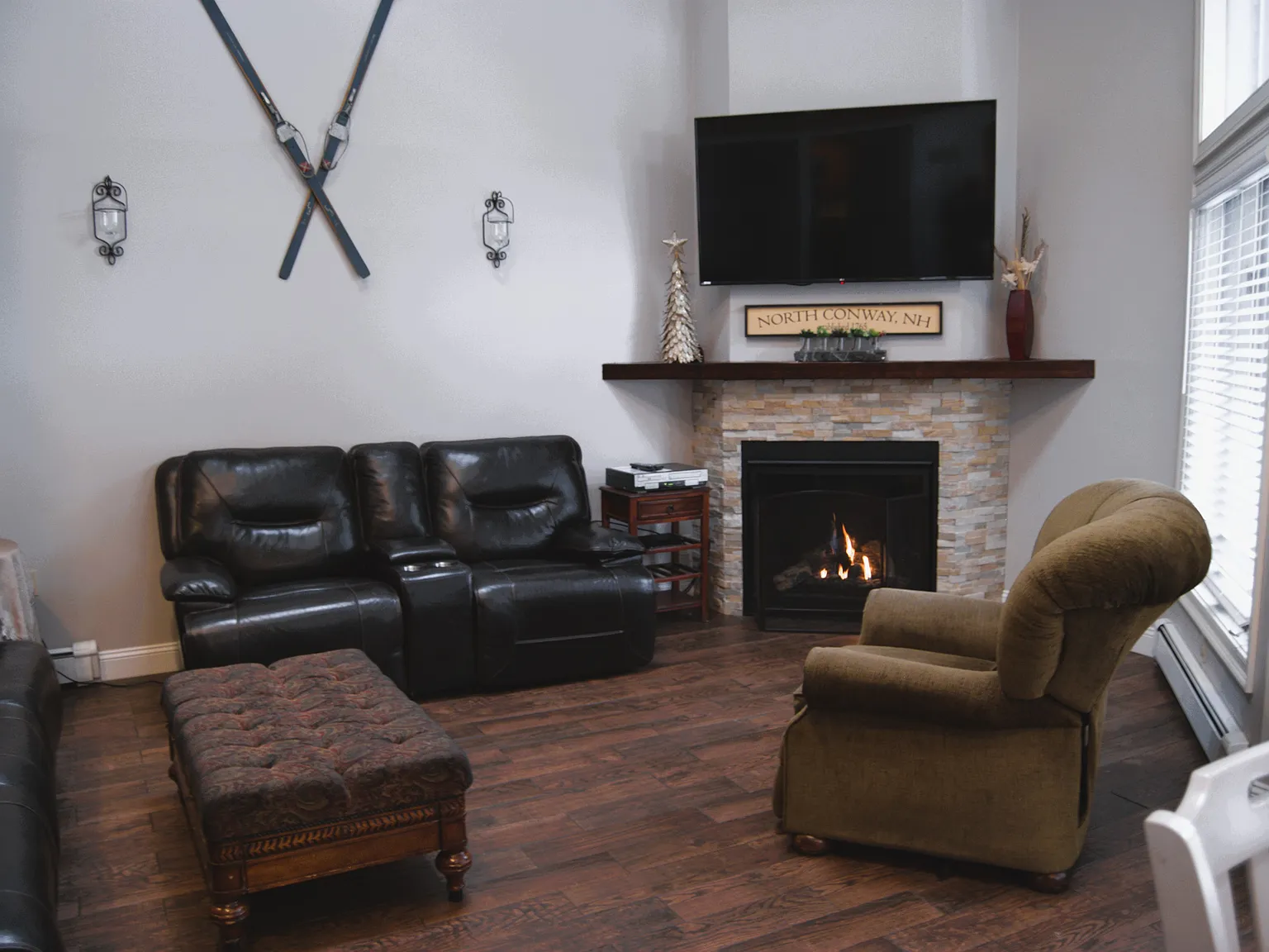 3 bed, 2400 sqft, $2,800 — Photo 2
