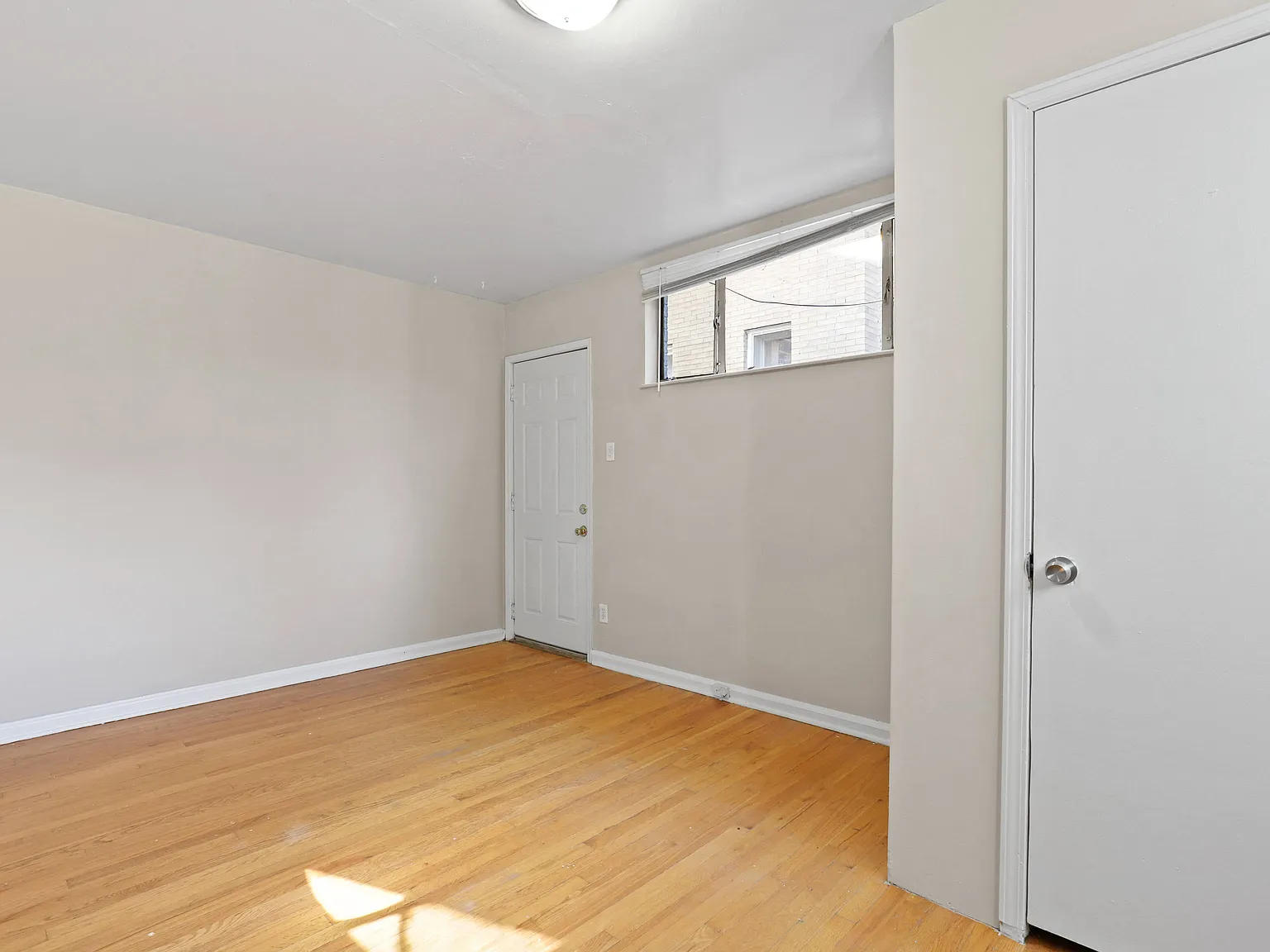 Race Street Apartments — Photo 3