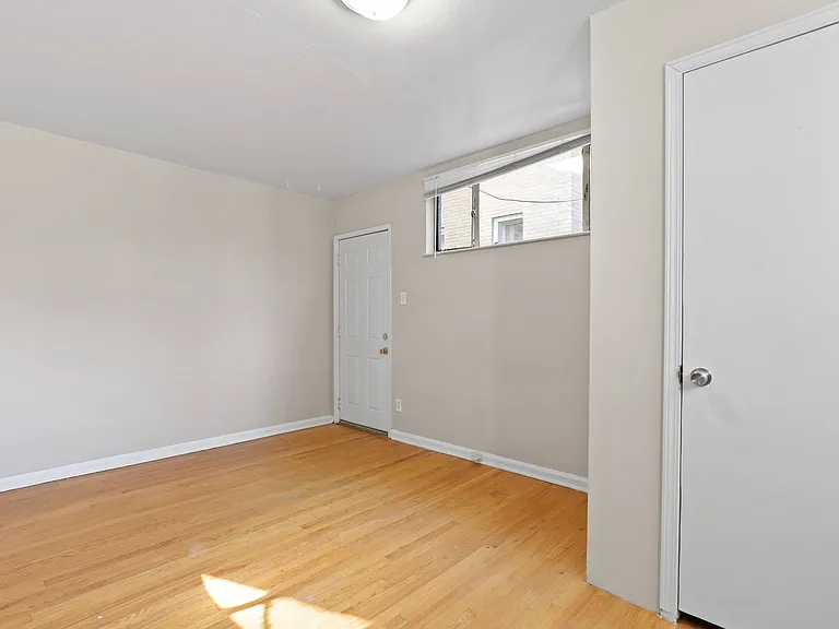 Race Street Apartments — Photo 3
