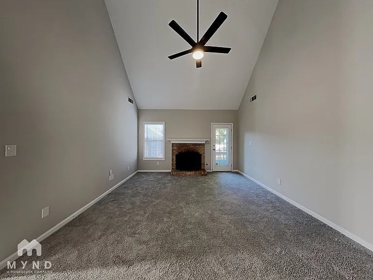 204 Eagles Crest Ct — Photo 2