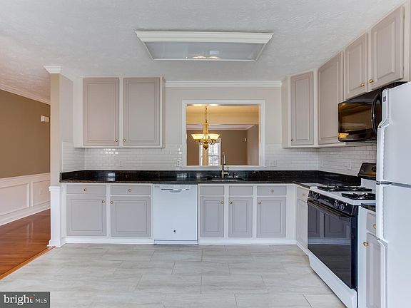 3rd image of 202 Park Cove Dr