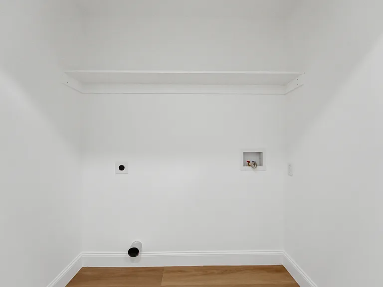 523 Biltmore St — Photo 11
