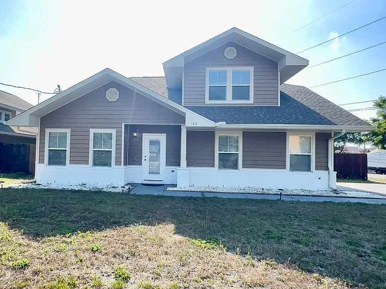 118 Jonquil Ave NW — Photo 1