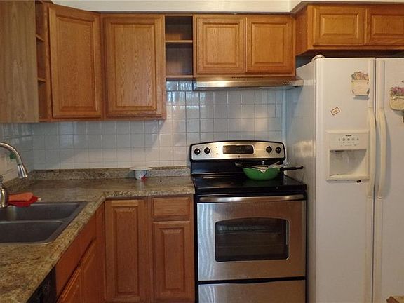 4th image of 1115 13th Ave NW