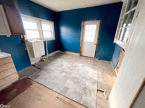 4th image of 303 W 3rd St