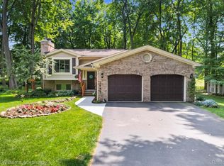 1987 Oakside Ct, Commerce Township, MI 48382