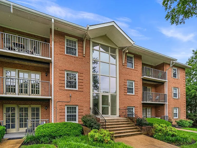 3334 Spring Ln #B42 — Photo 1