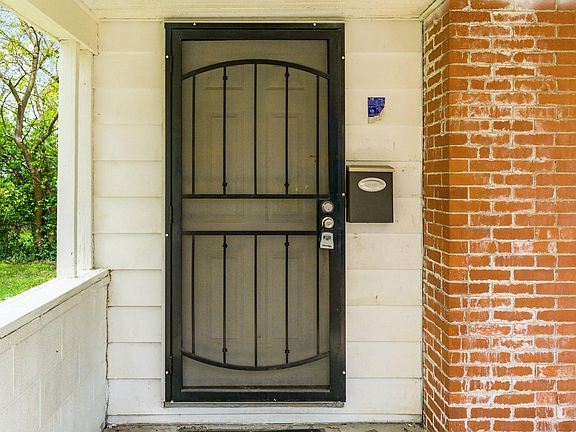 5th image of 2368 Taylor Ave