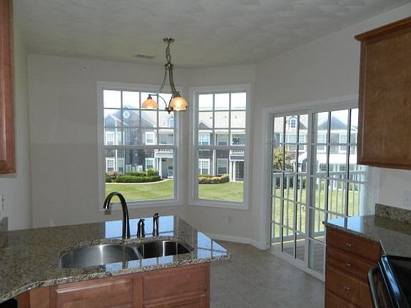 5th image of 823 Turnberry Arch