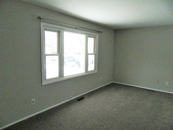3rd image of 113 Braeburn Dr