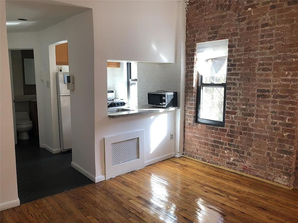 1st image of 424 W 46th St APT 4B