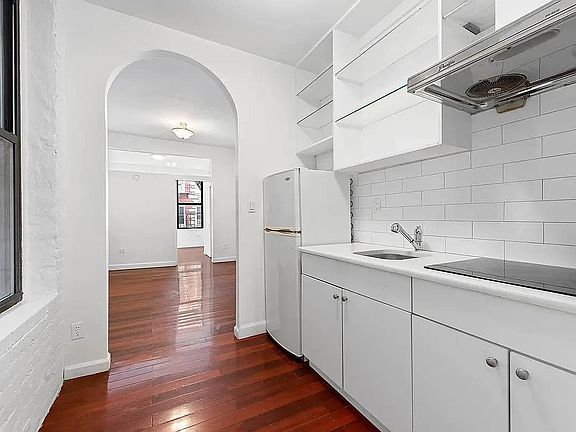 2nd image of 227 Mott St APT 14