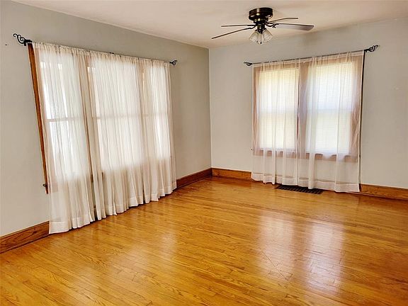 3rd image of 59 Tompkins St