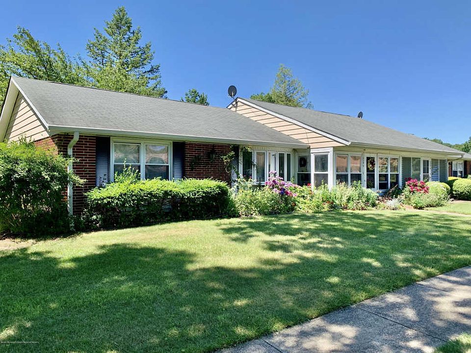 2nd image of 524A Portsmouth Dr #1001