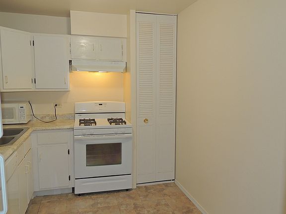 5th image of 1000 Bayside Dr Unit 308