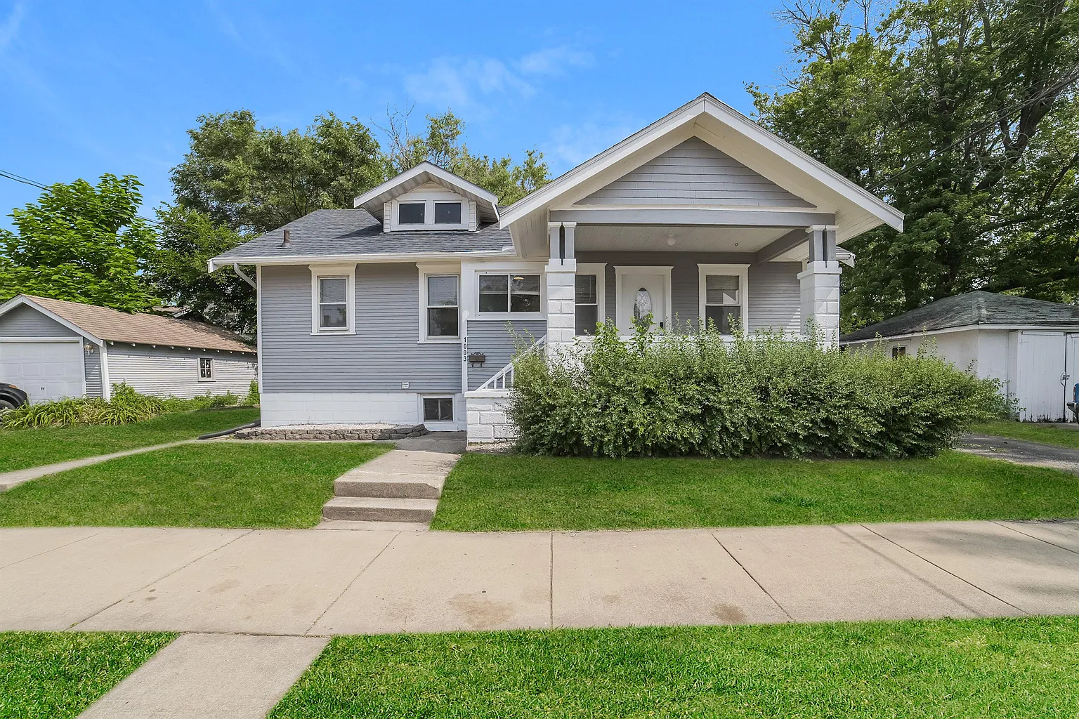 1003 E Arcadia Ave photo 1