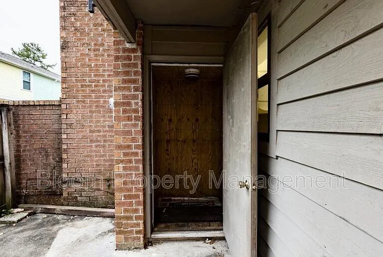 579 Travelers Blvd — Photo 20