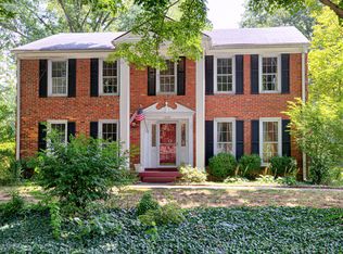 1007 King Arthur Ln, Louisville, KY 40222