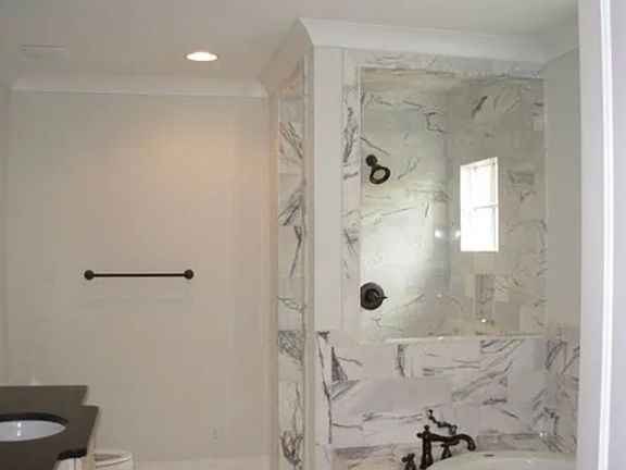 5th image of 600 Woodruff Pl #B