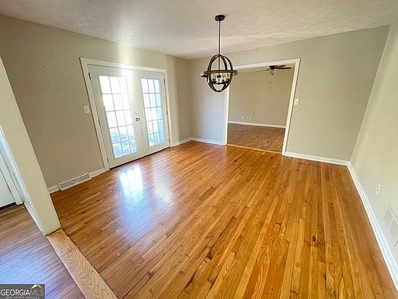 5th image of 102 Margo Trl SE