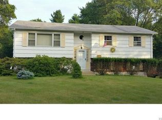 27 Smith Hill Rd, Airmont, NY 10952