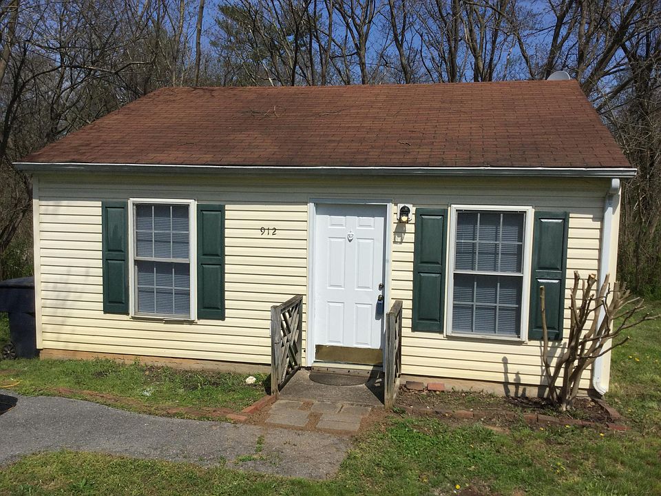1st image of 912 Kyle Ave NE