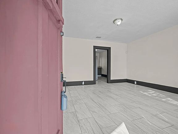 4th image of 2923 Rosselle St