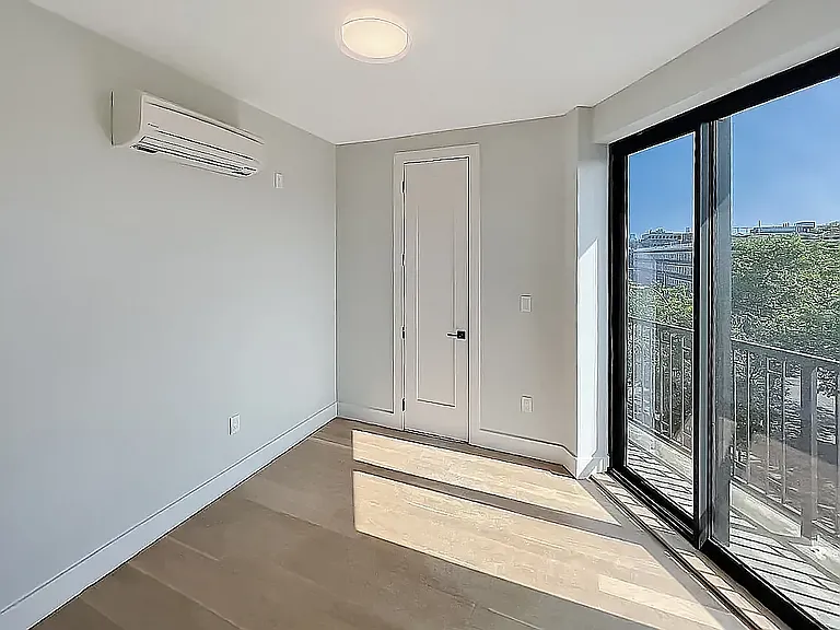 494 Manhattan Ave #401D — Photo 10