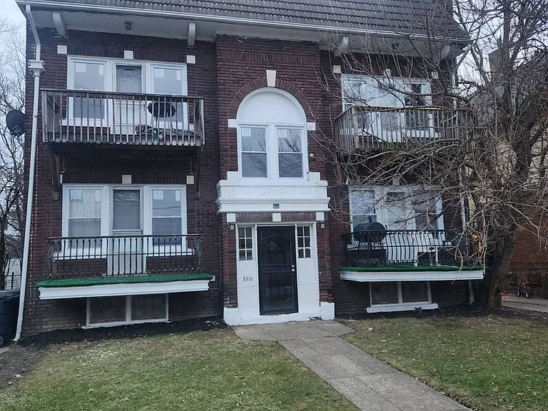 3318 E 140 ST — Photo 2