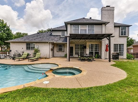 4th image of 1004 Saint Andrews Dr