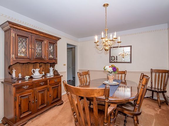 4th image of 29 Madrid Ct