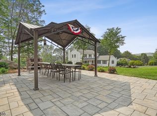 18 Colonial Cir, Lake Hopatcong, NJ 07849