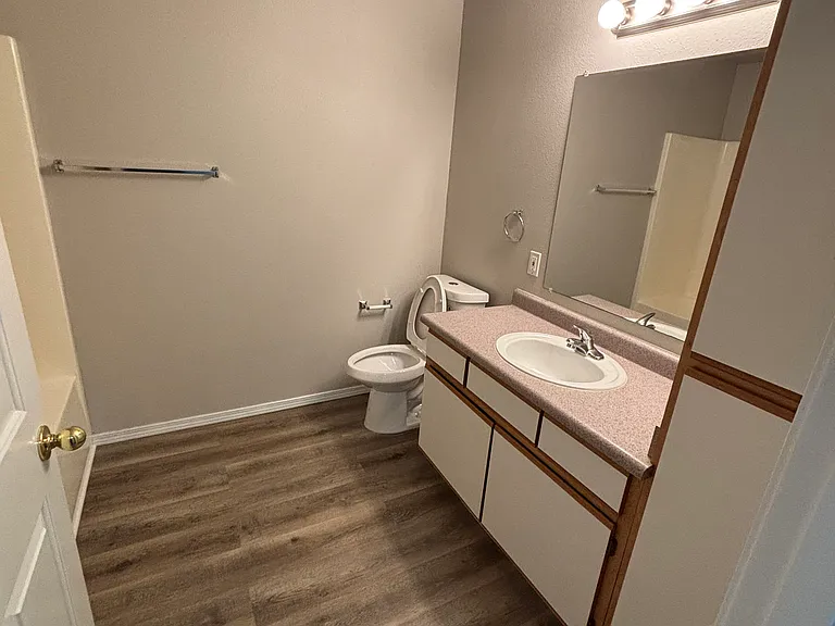 130 Bayberry Dr #B — Photo 17