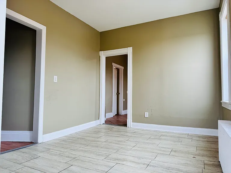 42 Bennett Ave #2 — Photo 9
