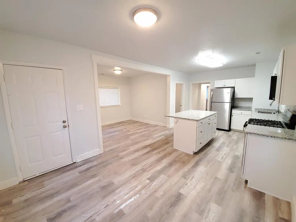579 Cook St. — Photo 4
