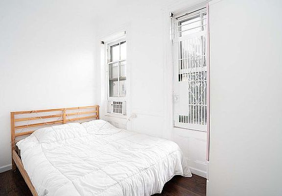 4th image of 894 Hart St #3C
