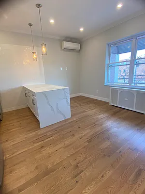 Rented by Hudson Exclusive Inc | media 24