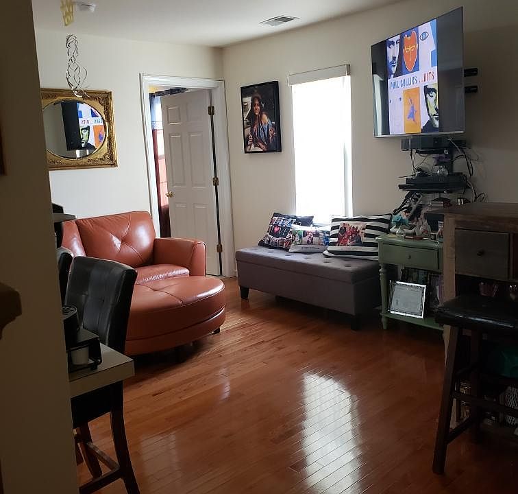 2nd image of 770 Speedwell Ave APT 4