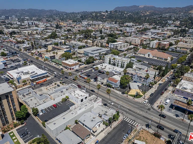 1443 N Mariposa Ave — Photo 2