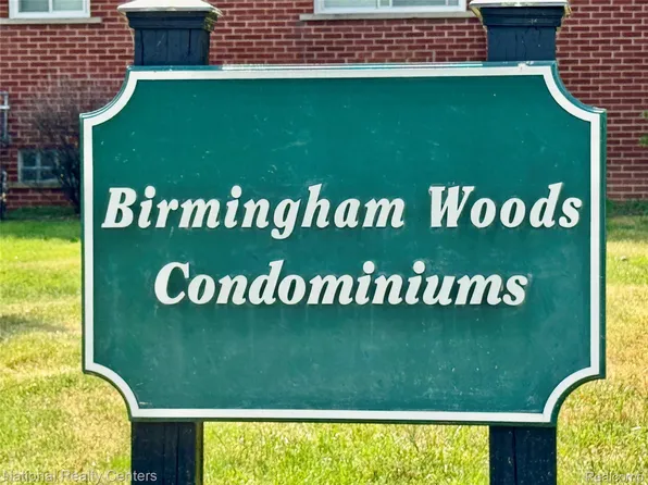 361 N Eton St APT 5, Birmingham, MI 48009