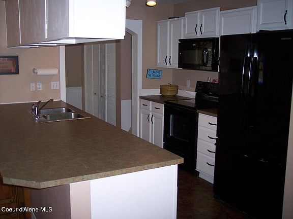 5th image of 1006 E Teton Ave