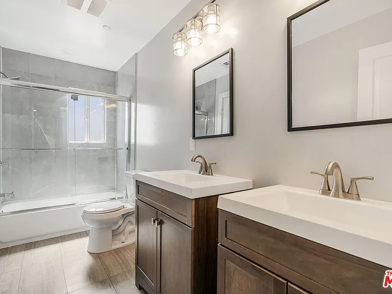 12000 Runnymede St #1 — Photo 9