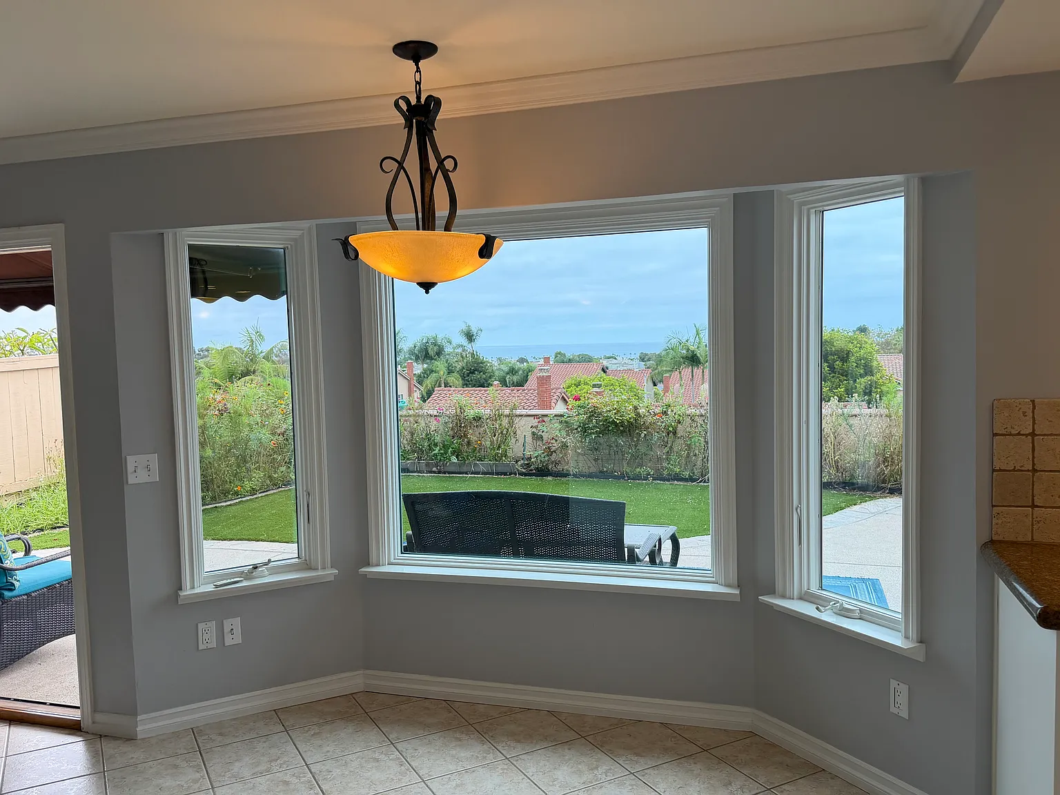 4 bed, 2.5 bath, 2104 sqft, $5,200 — Photo 4