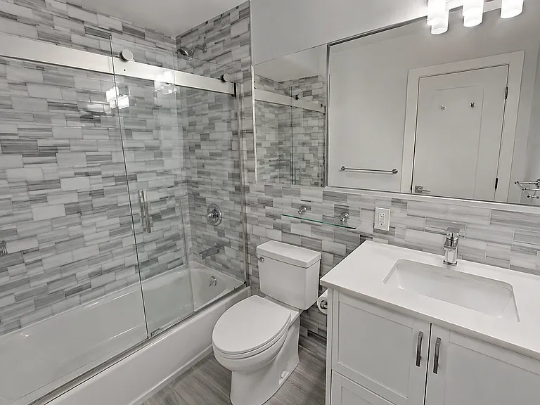 521 E 5th St #R3A — Photo 5